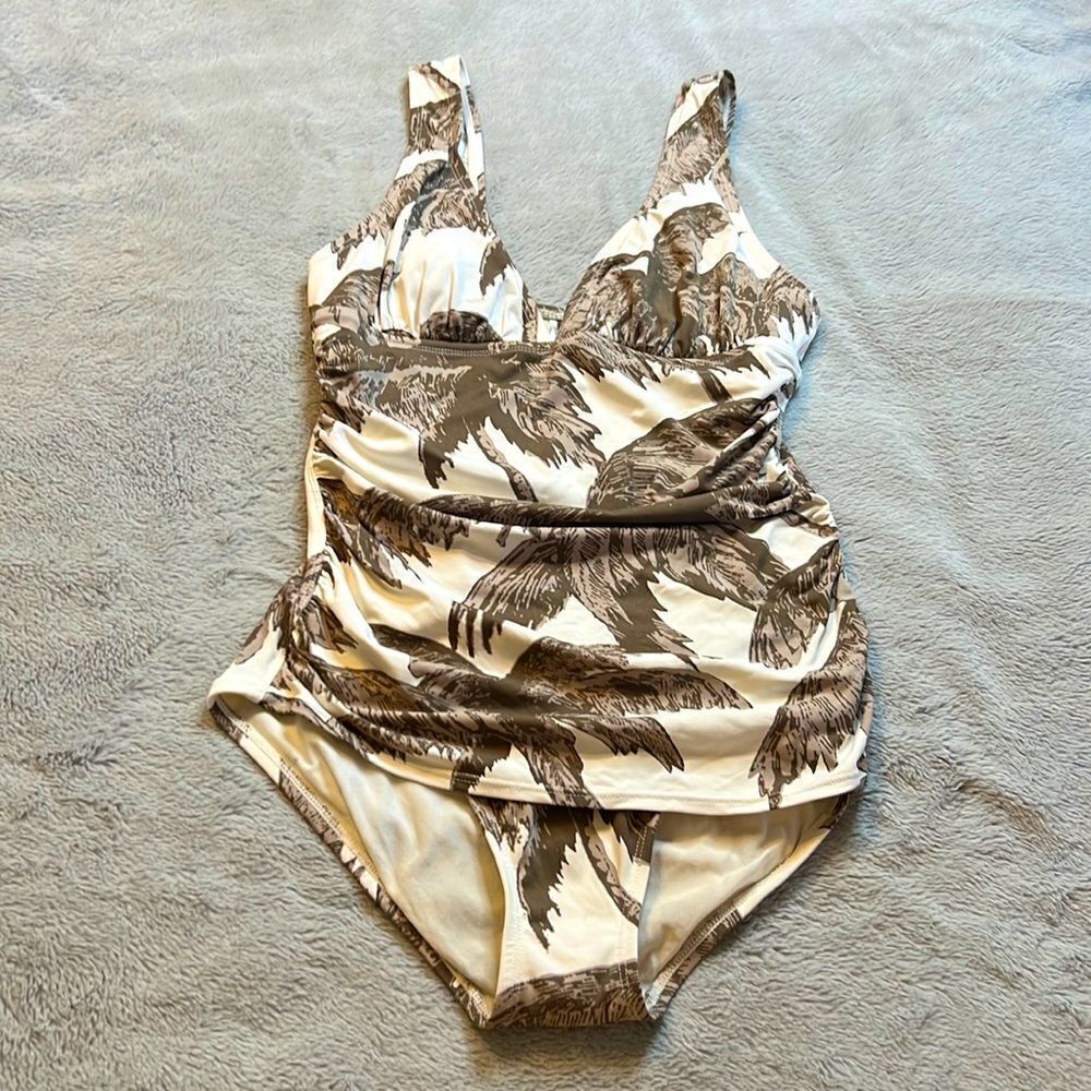 Tommy Bahama Brown & Cream Tropical Print Ruched One Piece Swimsuit - Size 6